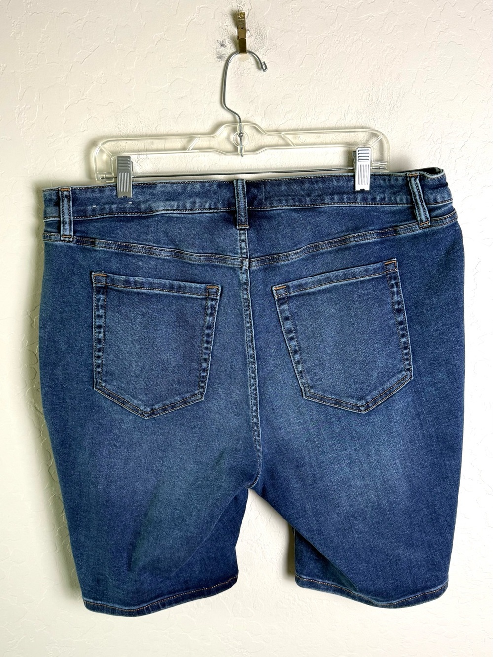 Lane Bryant Signature Fit Mid-Rise Bermuda Shorts 20 - Picture 6 of 12